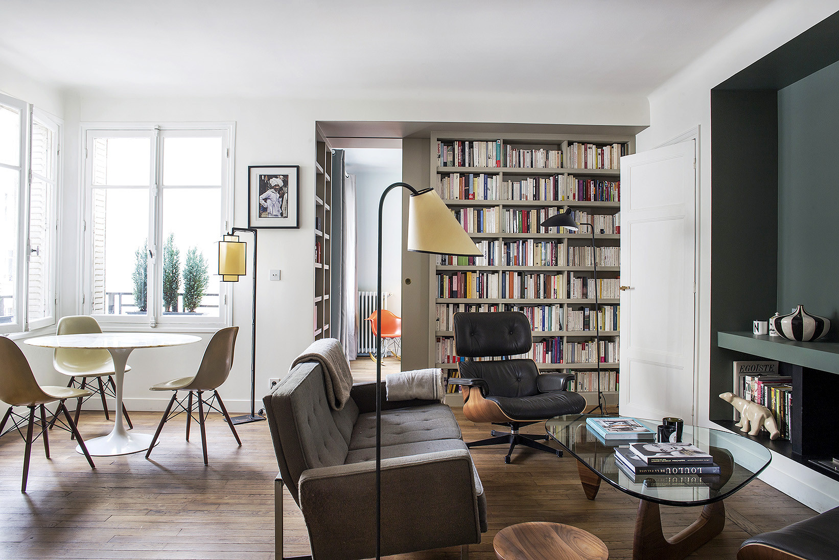 Paris Living Room Decor
 9 Small Space Ideas to Steal from a Tiny Paris Apartment