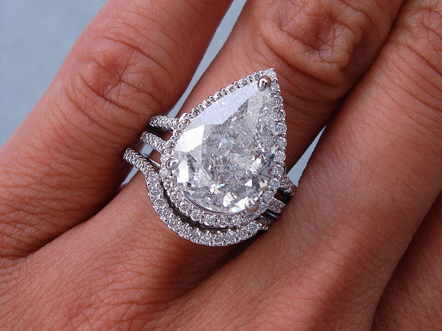 Pear Shaped Wedding Ring Sets
 5 93 CTW PEAR SHAPE DIAMOND WEDDING RING SET Includes a
