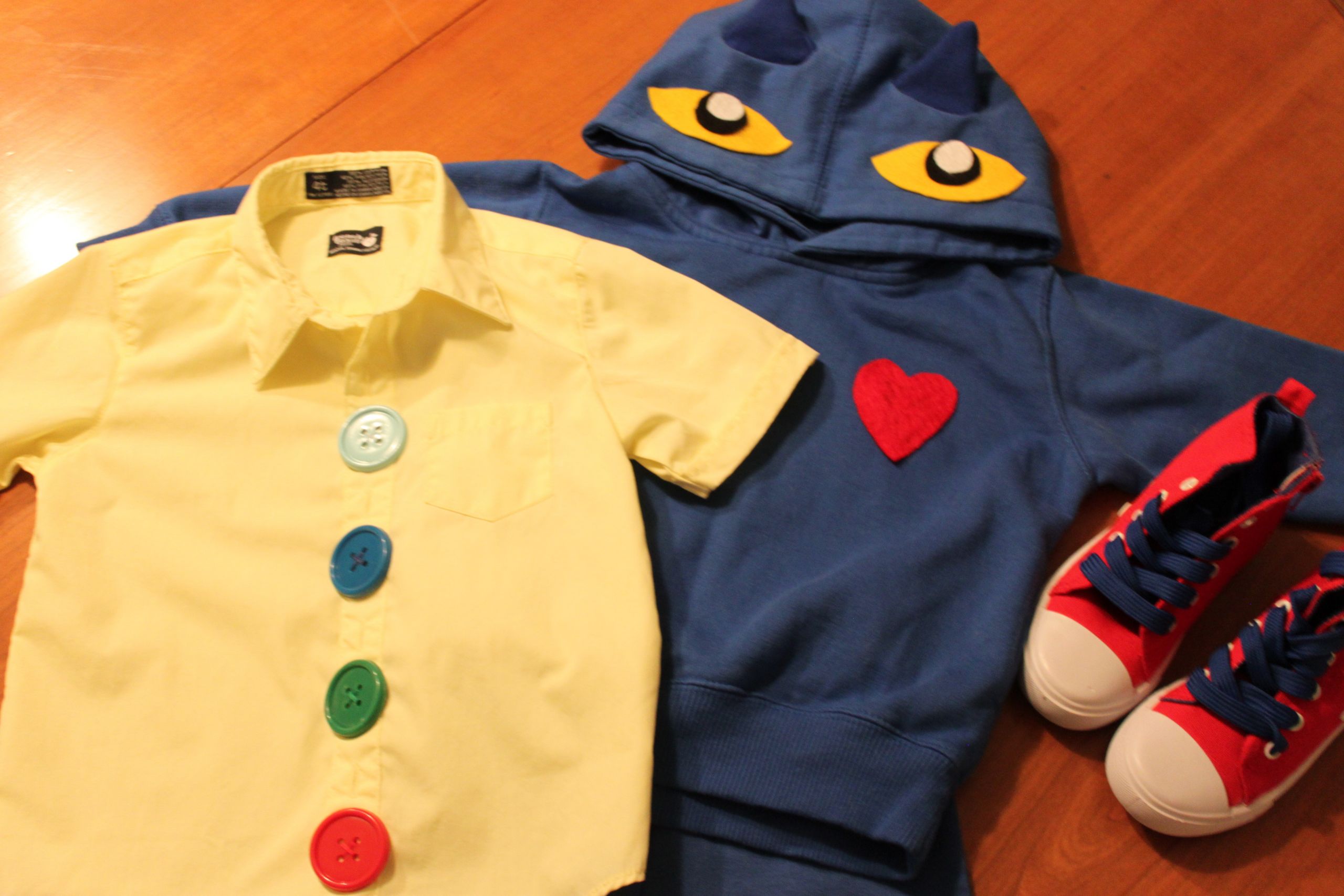 Pete The Cat Costume DIY
 Groovy buttons A last minute Pete the Cat costume