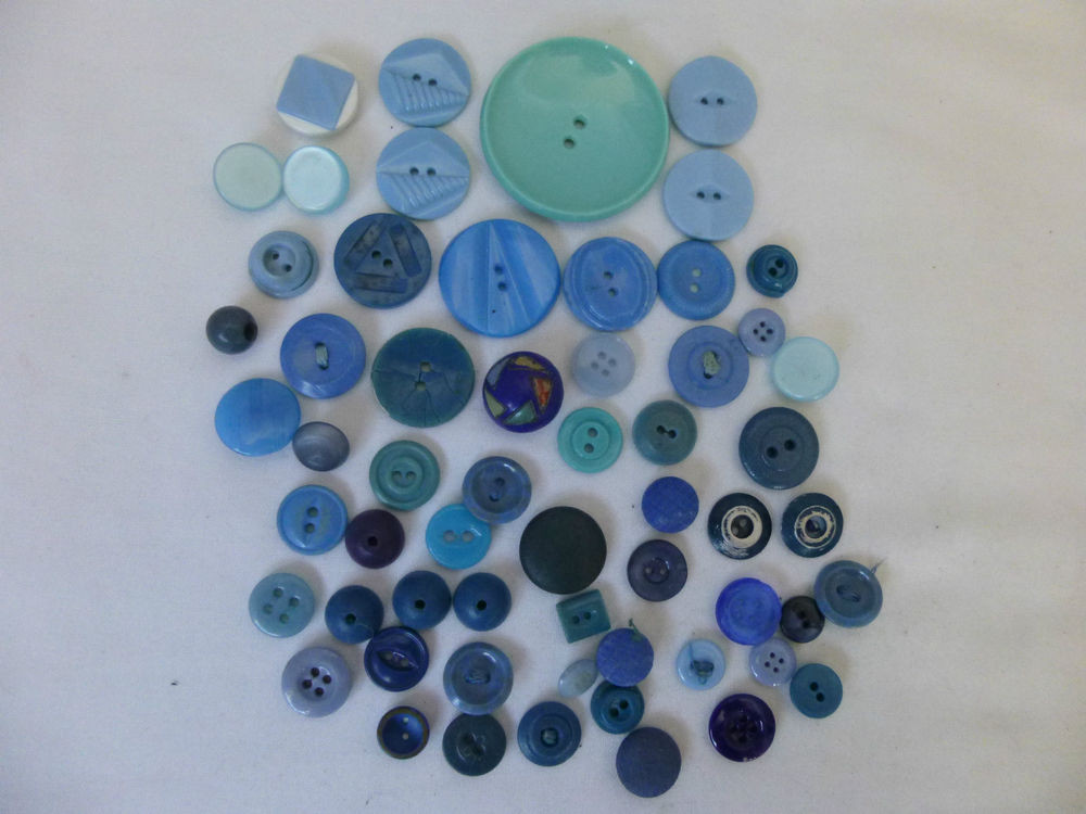 Pins Button
 59 Vintage Blue Plastic Buttons
