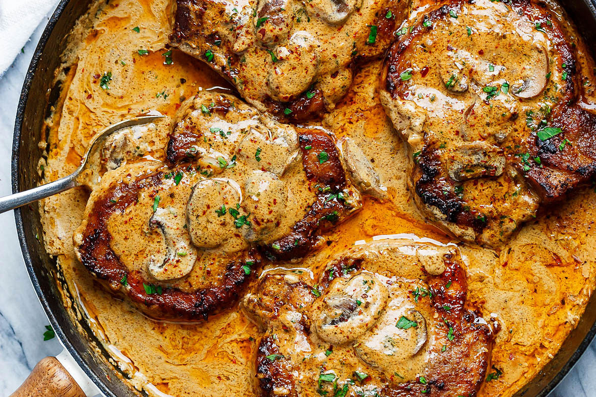 Pork Chops With Mushroom Sauce
 Garlic Pork Chops in Creamy Mushroom Sauce Recipe – Hot to