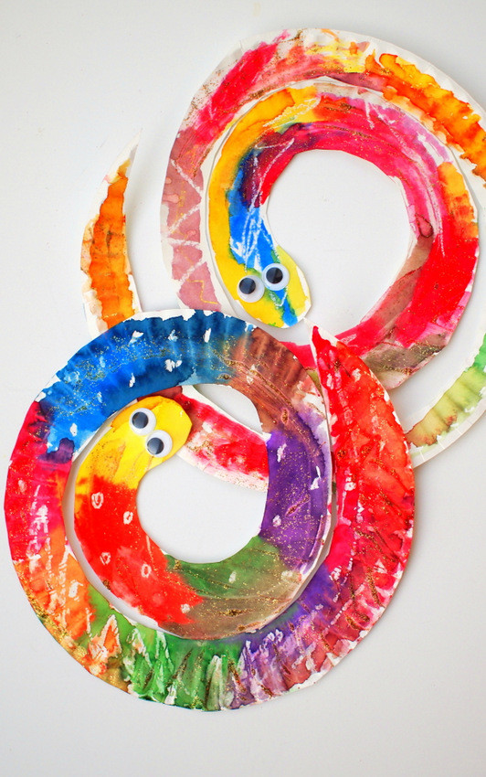 Preschool Arts And Crafts
 Easy and Colorful Paper Plate Snakes
