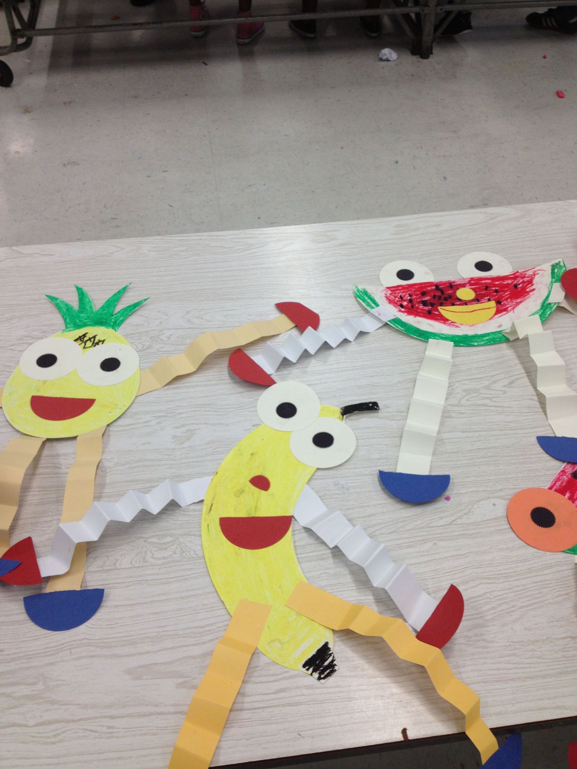 Preschool Craft Project
 Making paper Fruit puppets teaching preschoolers the