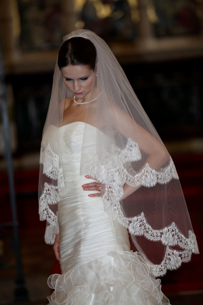 Pretty Wedding Veils
 2016 Hot Sale beautiful Luxurious two tiered Wedding veils
