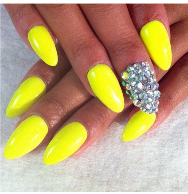 Pretty Yellow Nails
 15 PRETTY YELLOW NAIL DESIGNS TO TRY THIS SUMMER