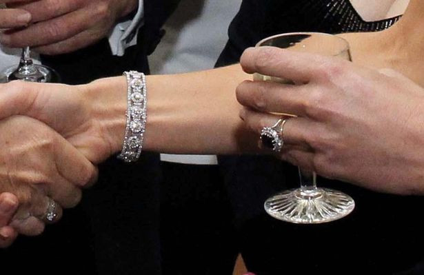 Princess Kate Wedding Ring
 Duchess of Cambridge Kate has scar on head from serious