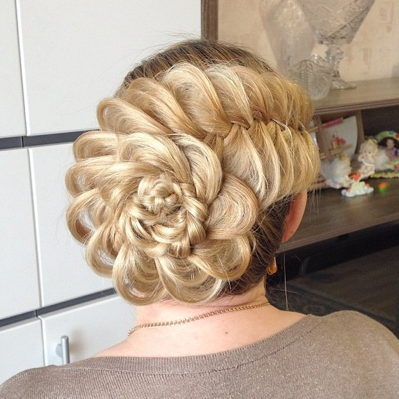 Prom Hairstyles With Flowers
 Trubridal Wedding Blog