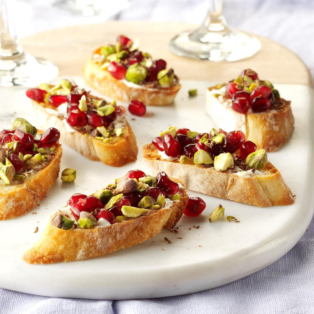 Quick And Easy Appetizers For Party
 40 Easy Christmas Appetizer Ideas Perfect for a Holiday
