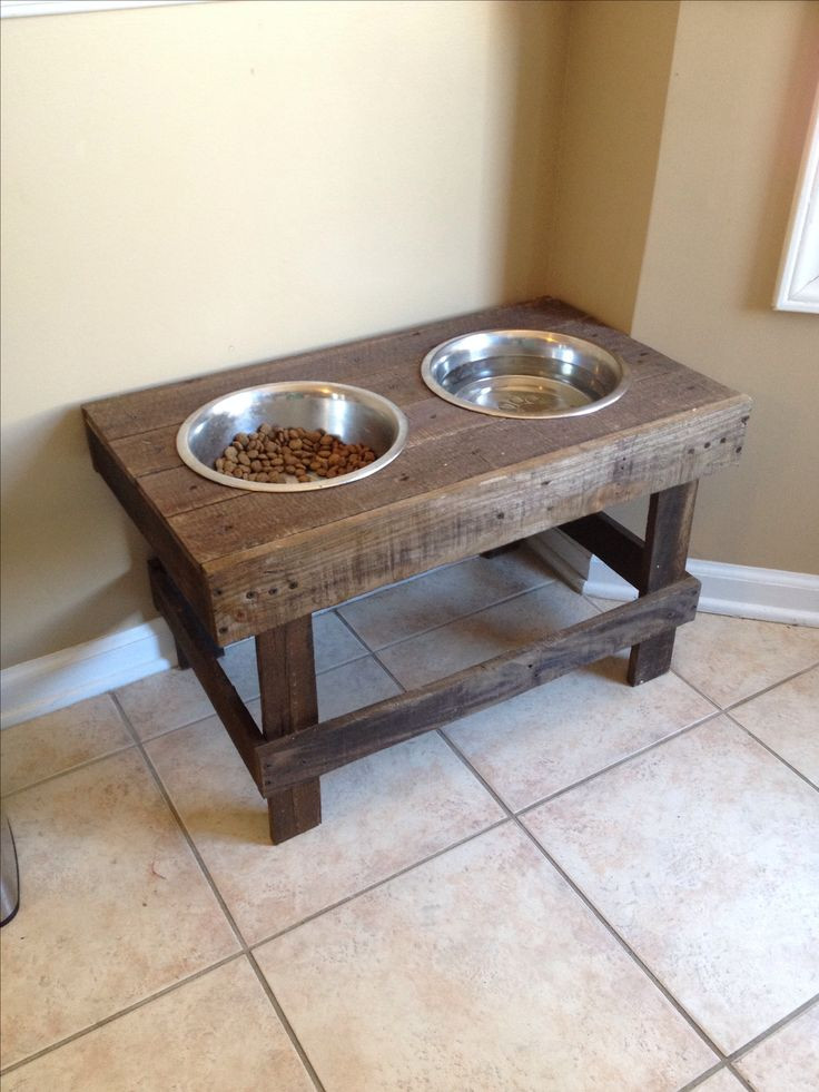 Raised Dog Bowl DIY
 DIY Raised dog bowls pet feeder Pallet Project