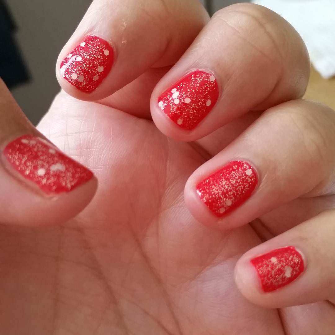 Red Nails With Silver Glitter
 Pretty Red Nail Designs