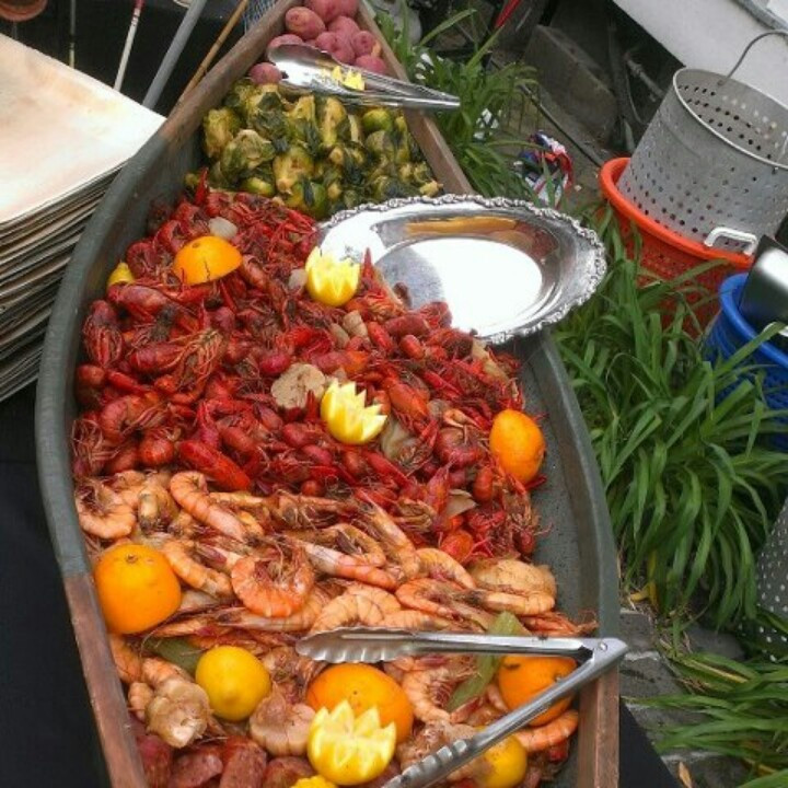 Seafood Dinner Party Ideas
 Seafood Boil Presentation This is the best idea ive seen