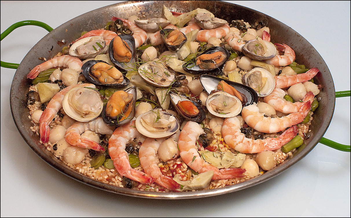 Seafood Party Ideas
 Dinner party recipes ideas Paella with seafood & snails