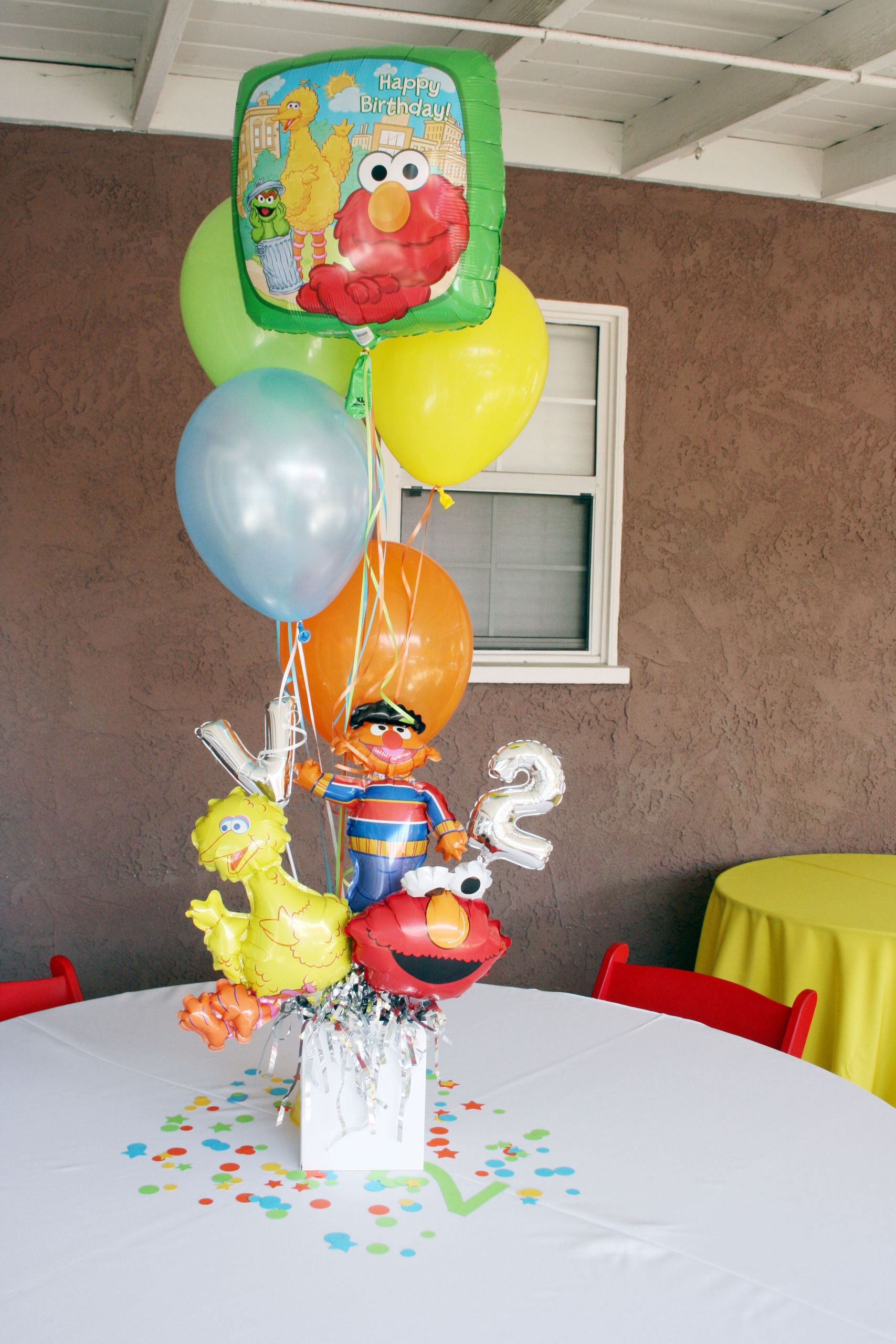 Sesame Street Centerpieces Birthday Party
 Sesame Street party balloon centerpiece