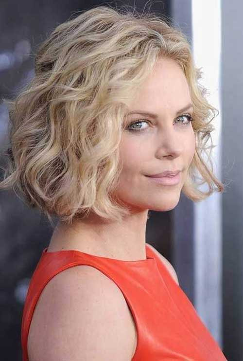 Short Curly Hairstyles For Round Faces
 10 Short Wavy Hairstyles for Round Faces