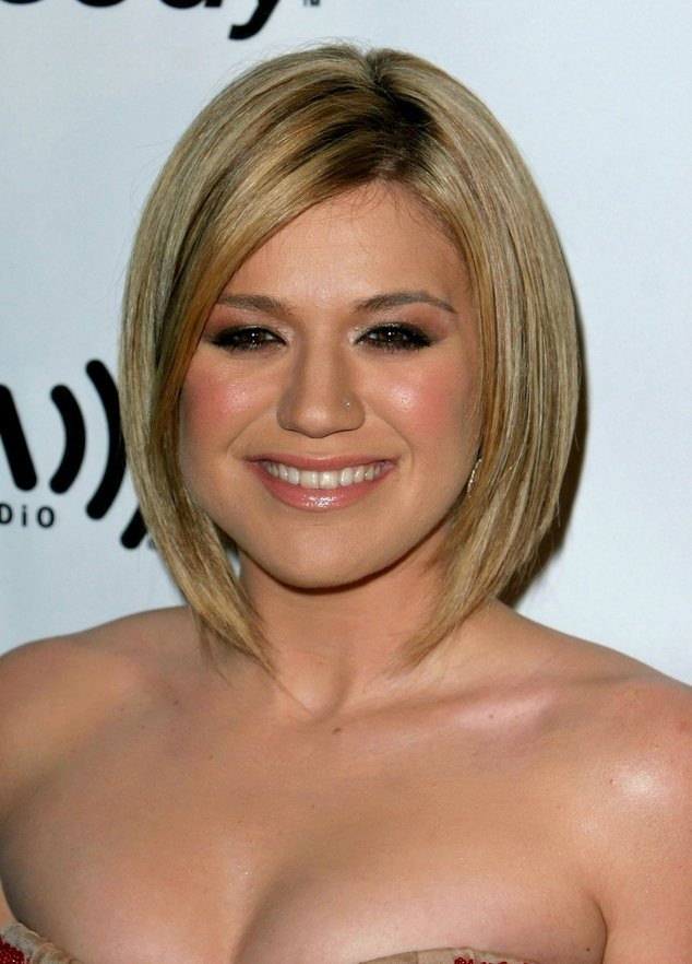 Short Hairstyles For Fat Faces
 Hairstyles to Make Fat Faces Slimmer