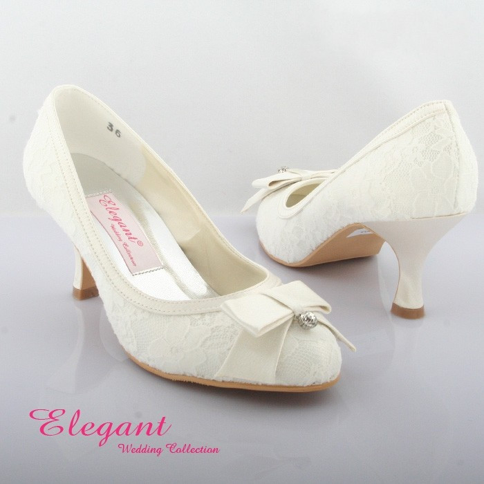 Short Heel Wedding Shoes
 Short Heel Bow Lace Closed Toes White Dyeable Wedding
