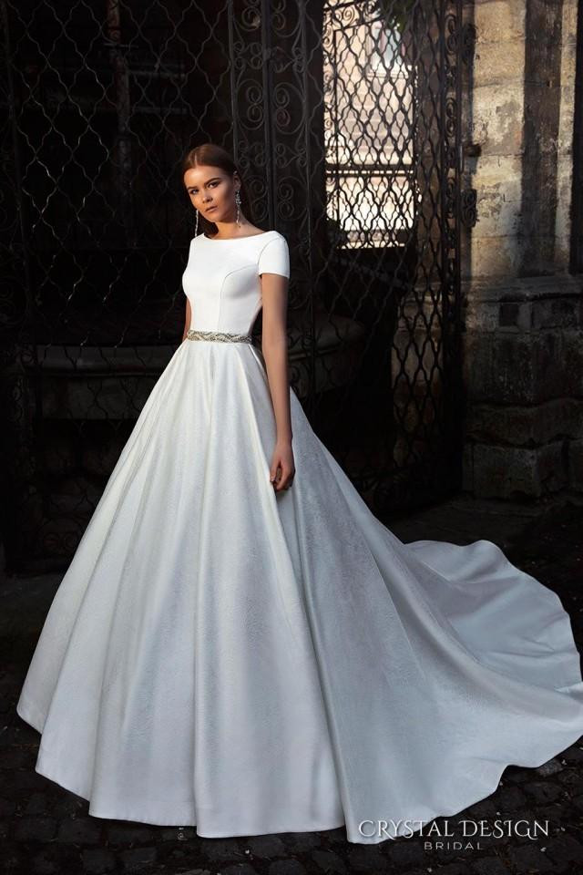 Short Sleeve Wedding Gown
 New Arrival Short Sleeve Backless Crystal Design 2016