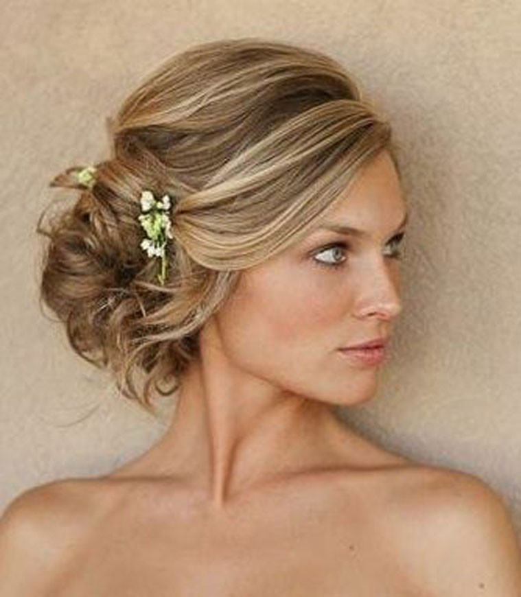Side Hairstyles For Bridesmaids
 From messy hair to loose curls Wedding hairdos for the