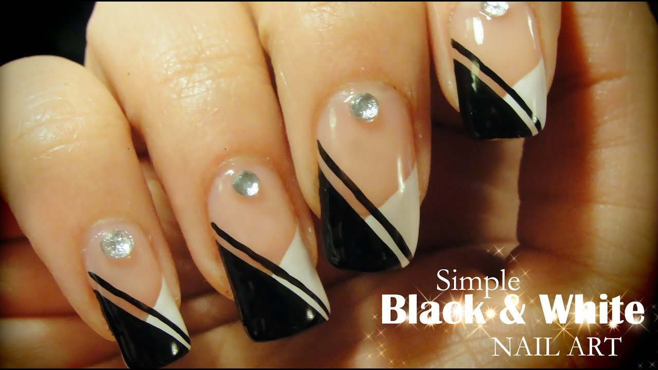 Simple Black Nail Designs
 Simple Black & White nail art