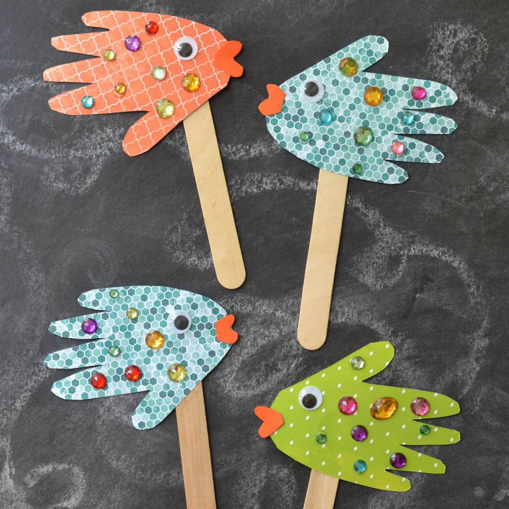 Simple Preschool Crafts
 Handprint Fish Puppets