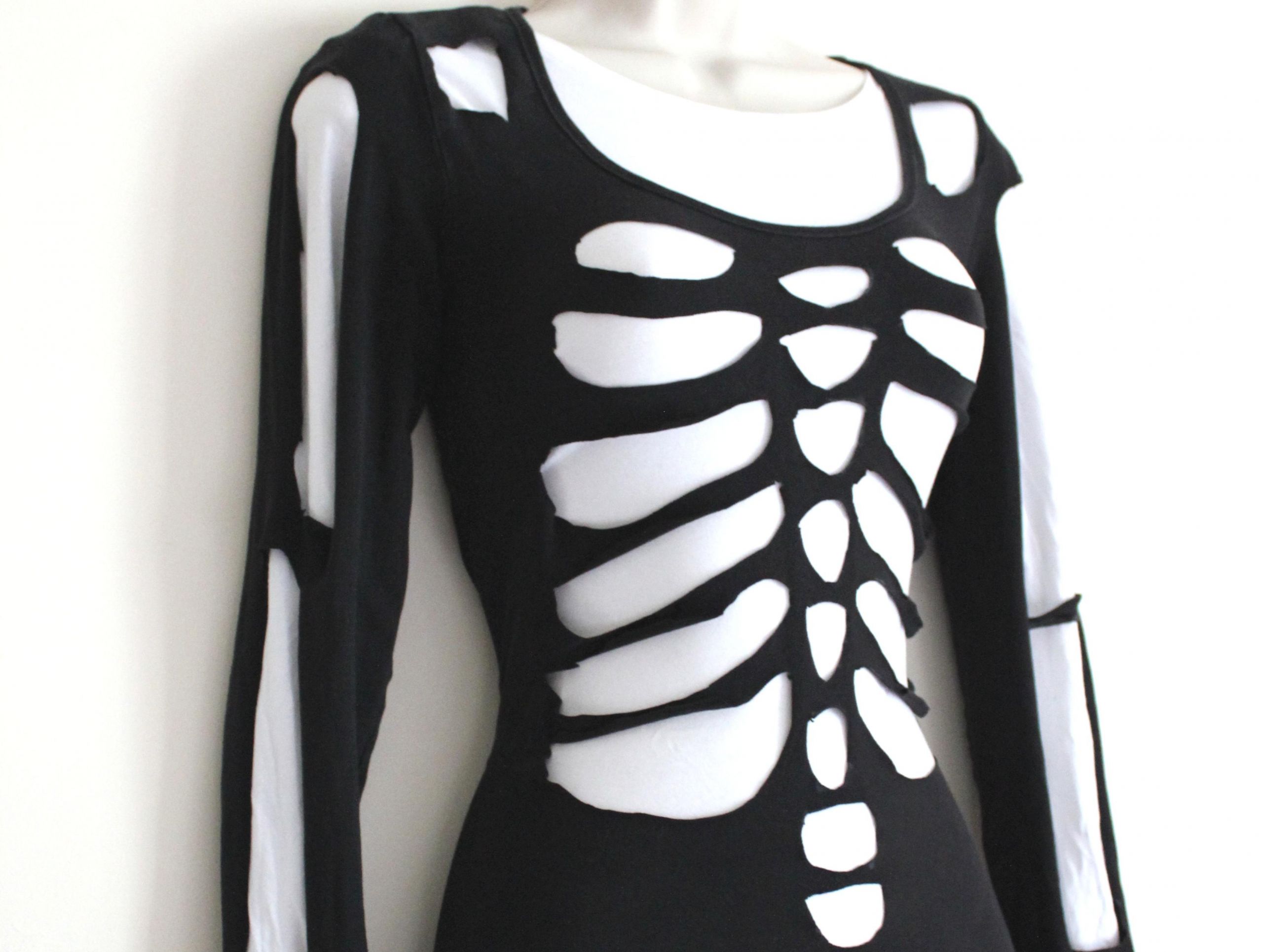 Skeleton Costume DIY
 DIY scary skeleton Halloween costume