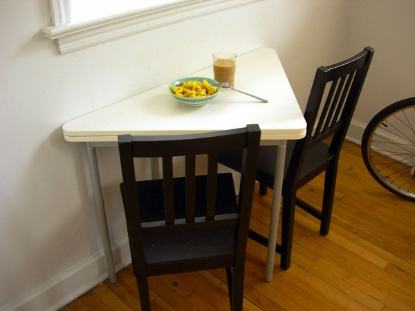 Small White Kitchen Tables
 A triangle dining table – the convenience of the unusual shape