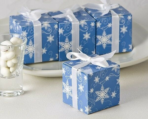 Snowflake Wedding Favors
 24 Winter Wishes Blue And White Snowflake Wedding Favor