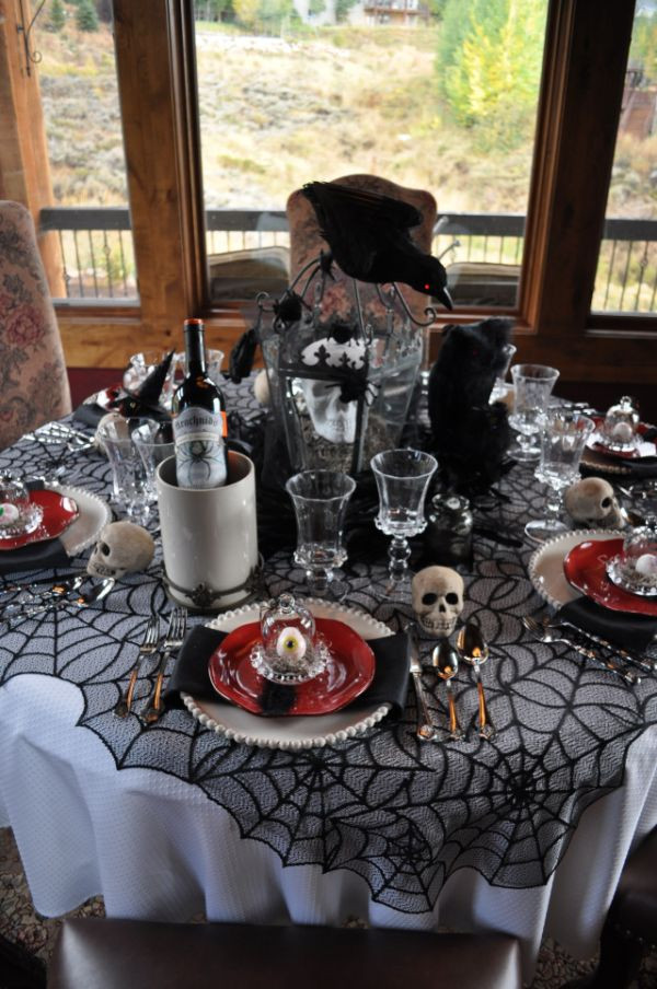 Table Decorating Ideas For Halloween Party
 Last Minute How to Create Fun and Frightening Tabletop