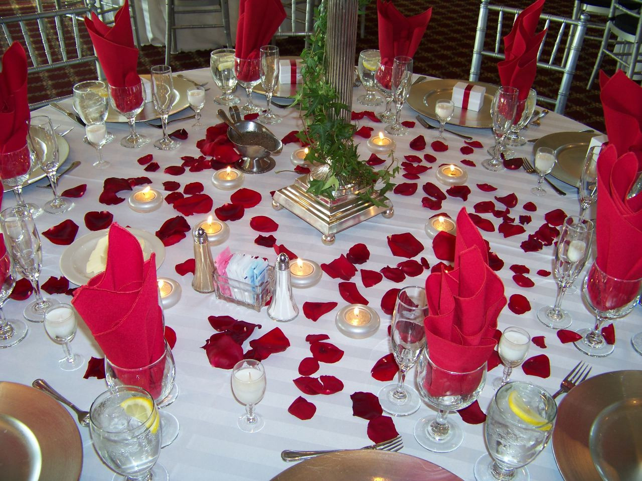 Table Decorations For Wedding Reception
 Home Decor Tips Wedding Reception Decorations with Balloons