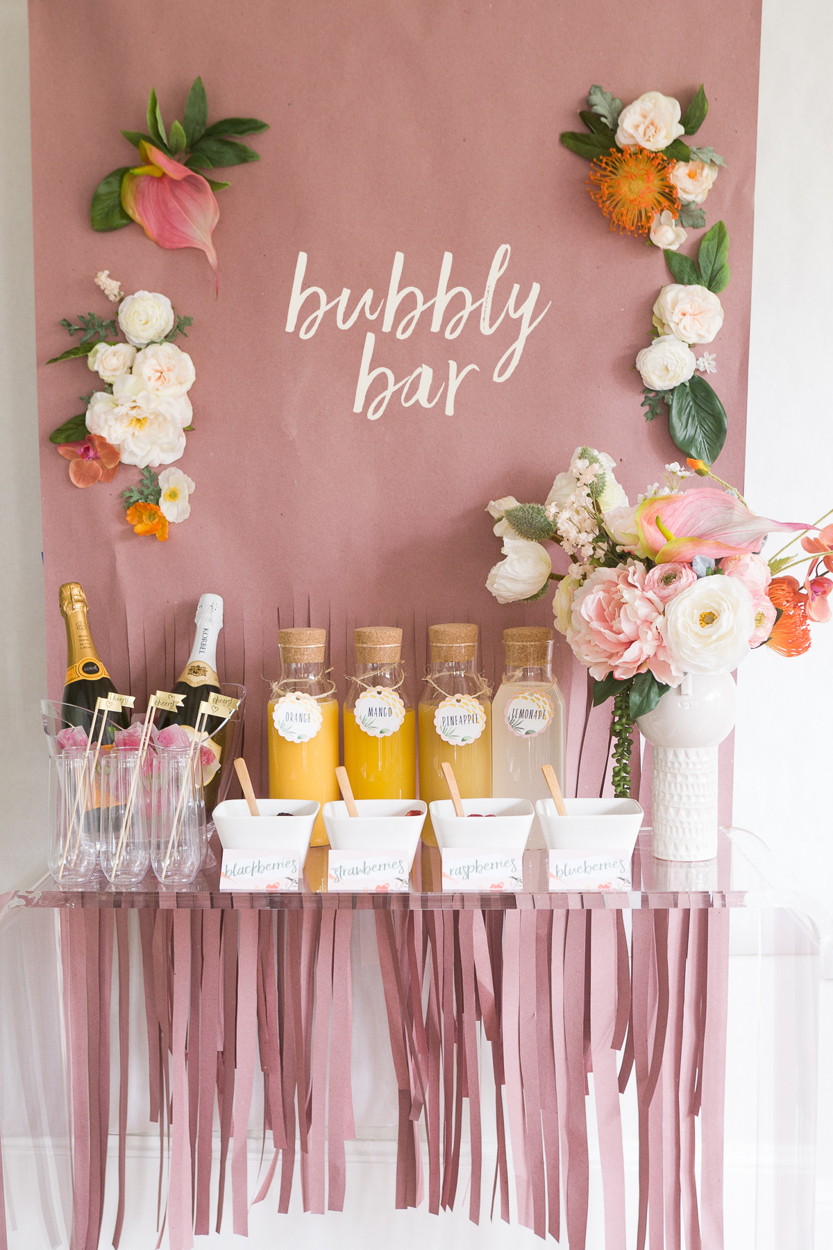 Themes For Wedding Showers
 5 Easy Ideas For Chic Bridal Shower Decorations