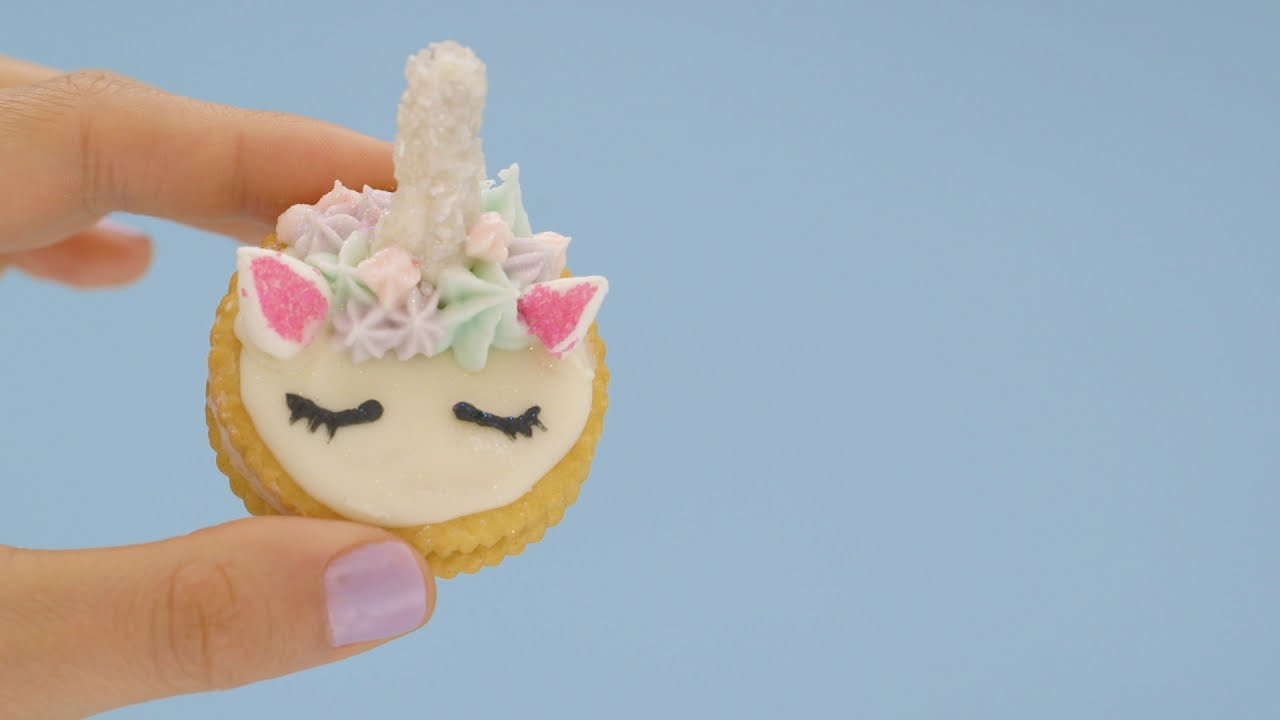 Unicorn Party Food Ideas Pony Tails
 Unicorn Treats Are the Most Majestic Party Food You ll
