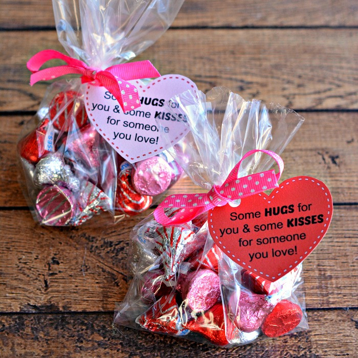 Valentine Day Gift Bags Ideas
 DIY Valentine’s Day Treat Bags – Saving Mamasita
