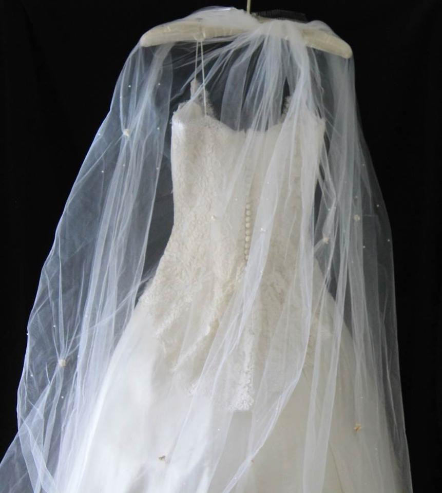 Vera Wang Wedding Veils
 Vera Wang Custom Made Couture Original With Veil Wedding