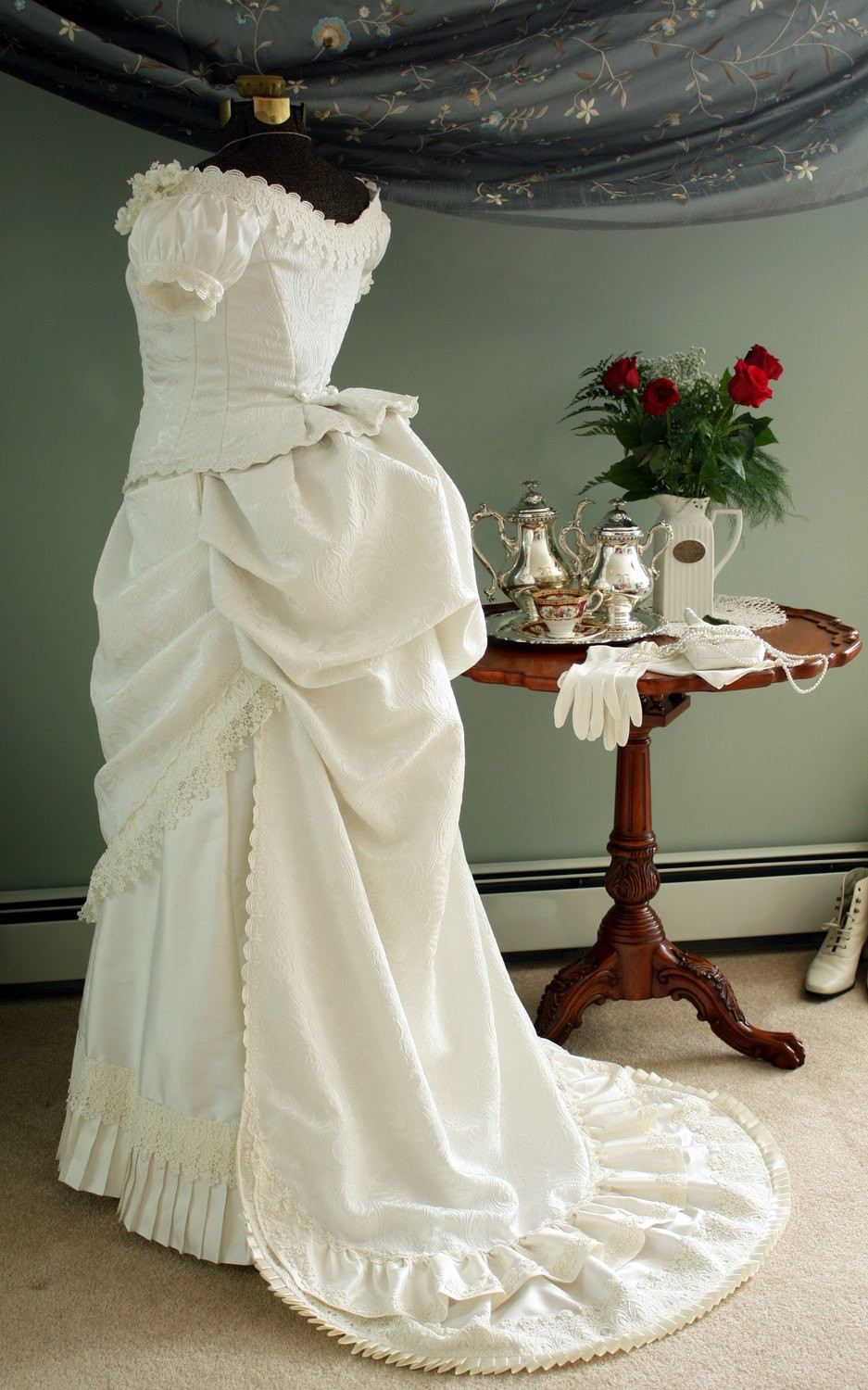 Victorian Style Wedding Dresses
 Ivory Victorian Wedding Bustle Dress Gown