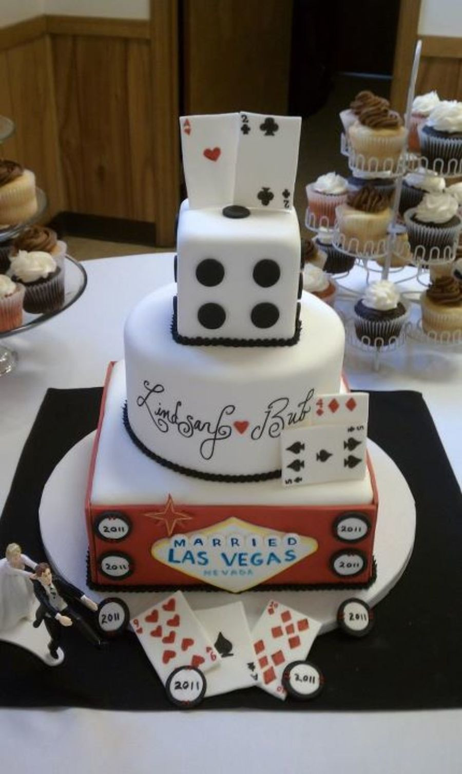 Wedding Cake Las Vegas
 Las Vegas Themed Wedding Cake CakeCentral