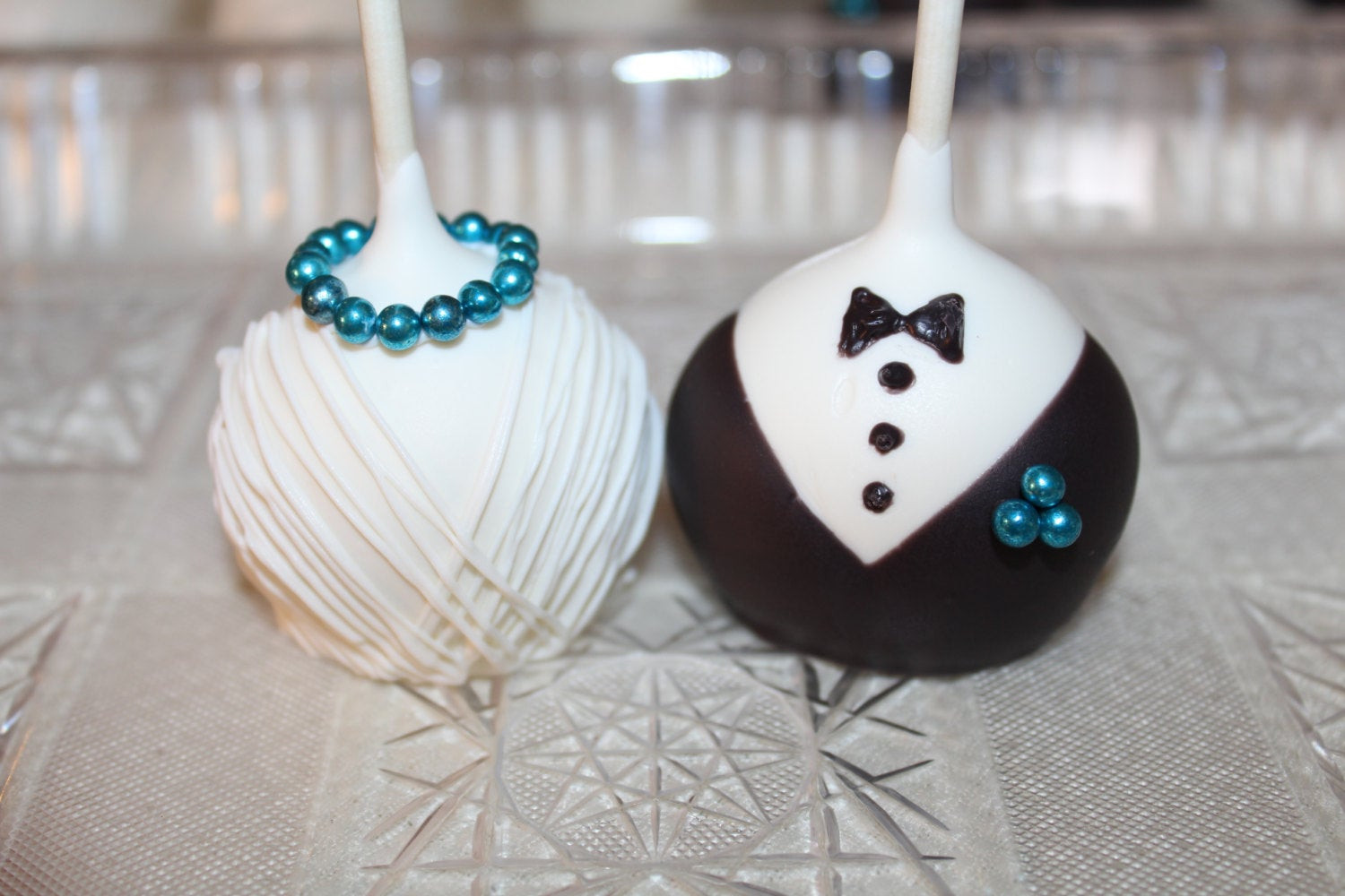 Wedding Cake Pop
 Elegant Wedding Cake Pops Bride & Groom Pops