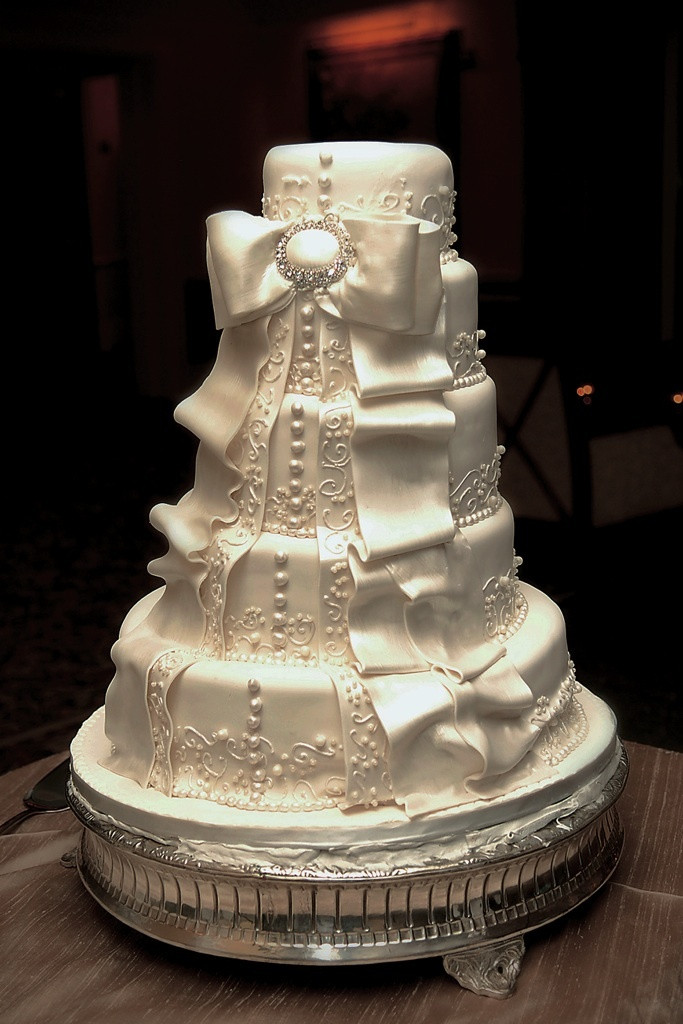 Wedding Cakes Naples Fl
 Elegant Jewish Wedding at The Ritz Carlton in Naples