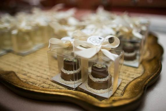 Wedding Chocolate Favors
 Where to find chocolate wedding cake favors