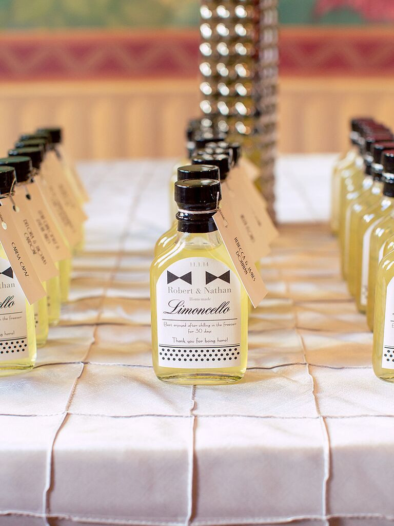 Wedding Favors Gift Ideas
 25 DIY Wedding Favors for Any Bud