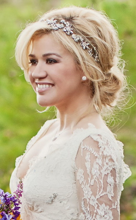 Wedding Hairstyle For Round Face
 Wedding hairstyles for round faces
