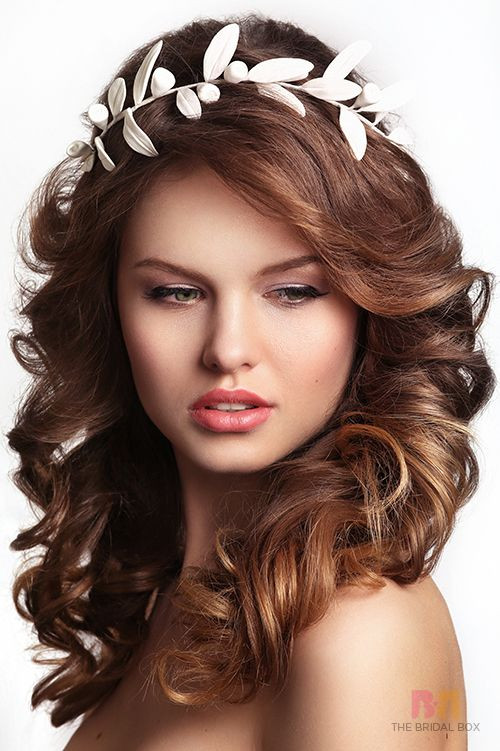 Wedding Hairstyle For Round Faces
 The Bridal Hairstyle For Round Face Beauties 7 Hairdos