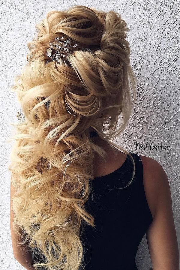 Wedding Hairstyles Curled
 35 Stuning Long Curly Wedding Hairstyles from Nadi Gerber