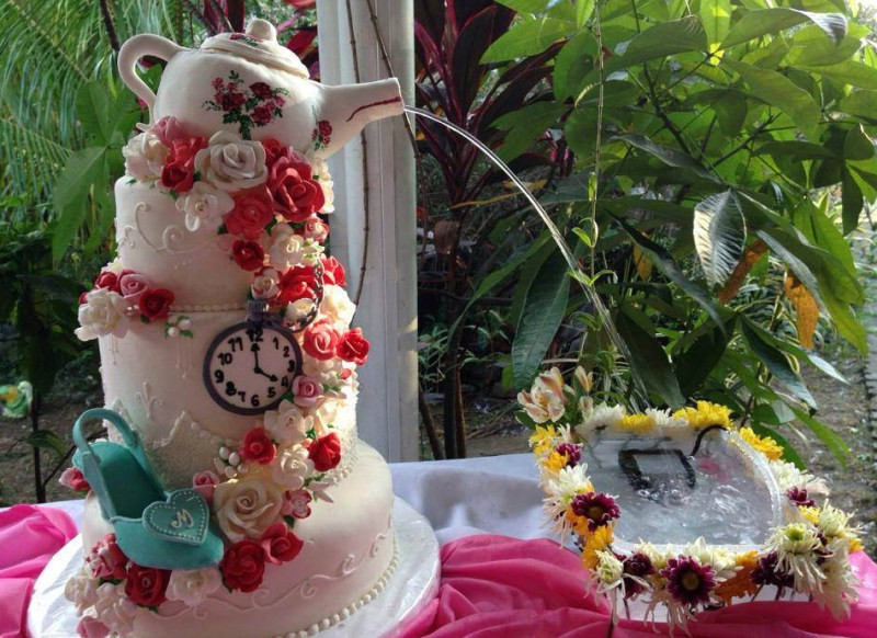 Wedding Wonderland Cakes
 Gorgeous Alice in Wonderland cakes Alice in Wonderland