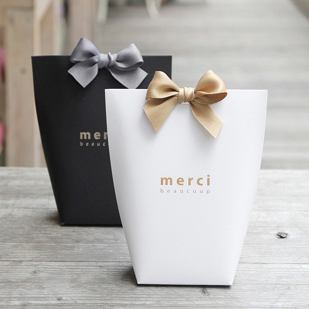 What To Put In Wedding Gift Bags
 Gift bag SET Black Medium Merci Beaucoup Party