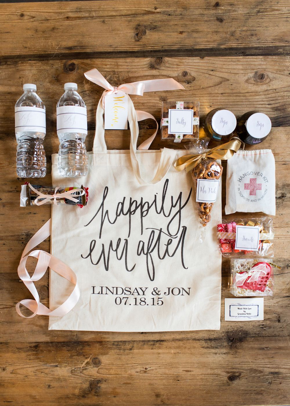 What To Put In Wedding Gift Bags
 Wedding Wednesday What We Put in Our Wedding Wel e Bags