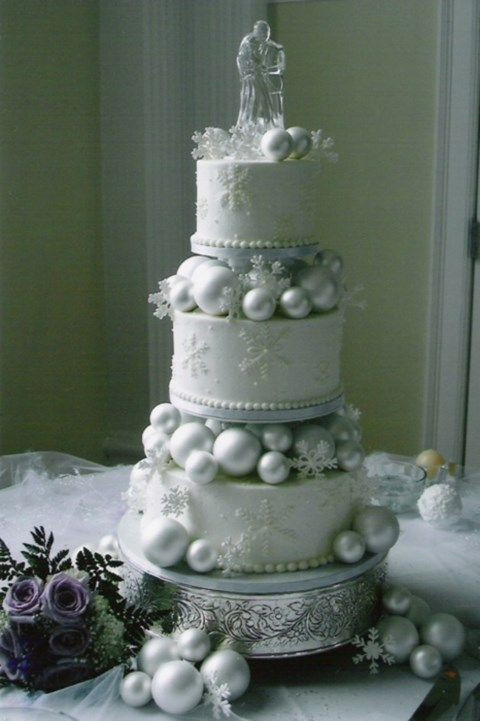 Winter Wonderland Wedding Cakes
 6 Super Dreamy Winter Wonderland Wedding Cakes