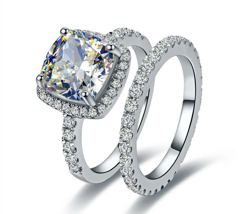 Woman Wedding Rings
 Princess Cut Diamond Ring Classic Halo Style Cushion Shape