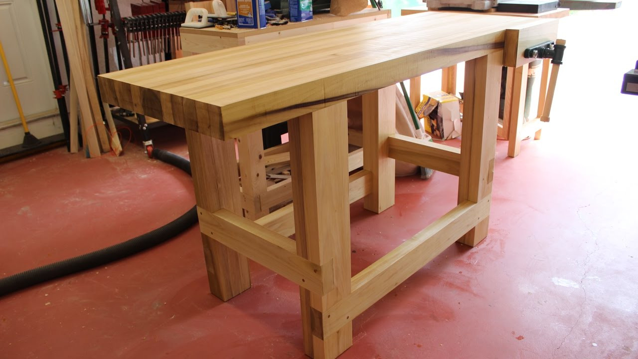 Wood Workbench DIY
 Build a Sturdy Woodworking Workbench