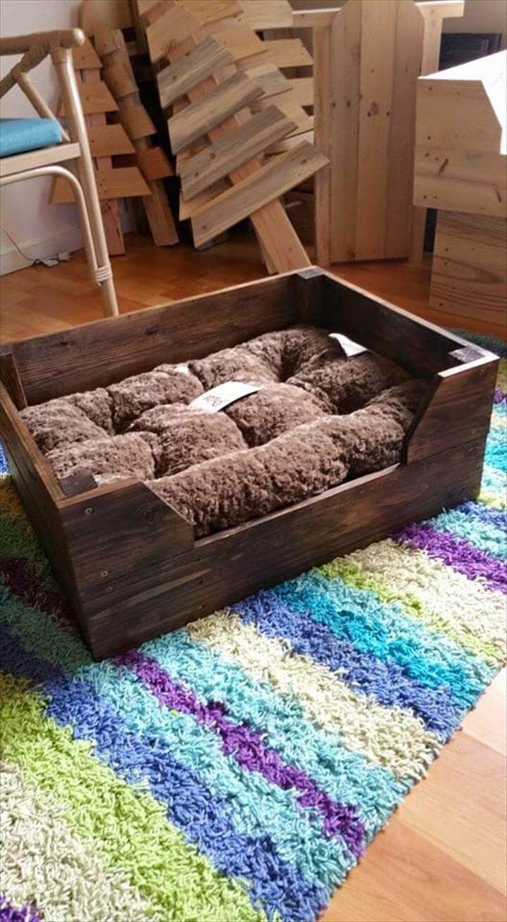 Wooden Dog Beds DIY
 Easy to Make Pallet Dog Bed