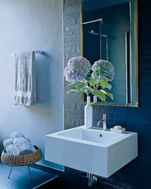 Bathroom Flowers Decor
 Colorful Bathroom Decorating with Flowers Adds Luxury to